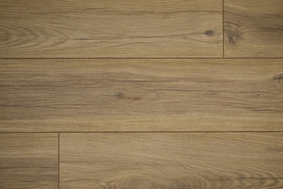 Замковый ламинат 100% натуральный, состоит из осины и березы 50/50, толщина 8 мм., водостойкий (72 часа защиты от воды), 34 класс износостойкости/AC6, ударопрочный. Структура D глубокие поры